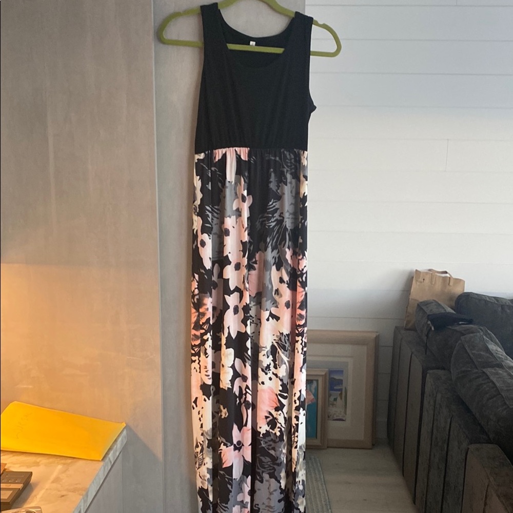 Size Small-Floral Maxi Dress - Black & Pink